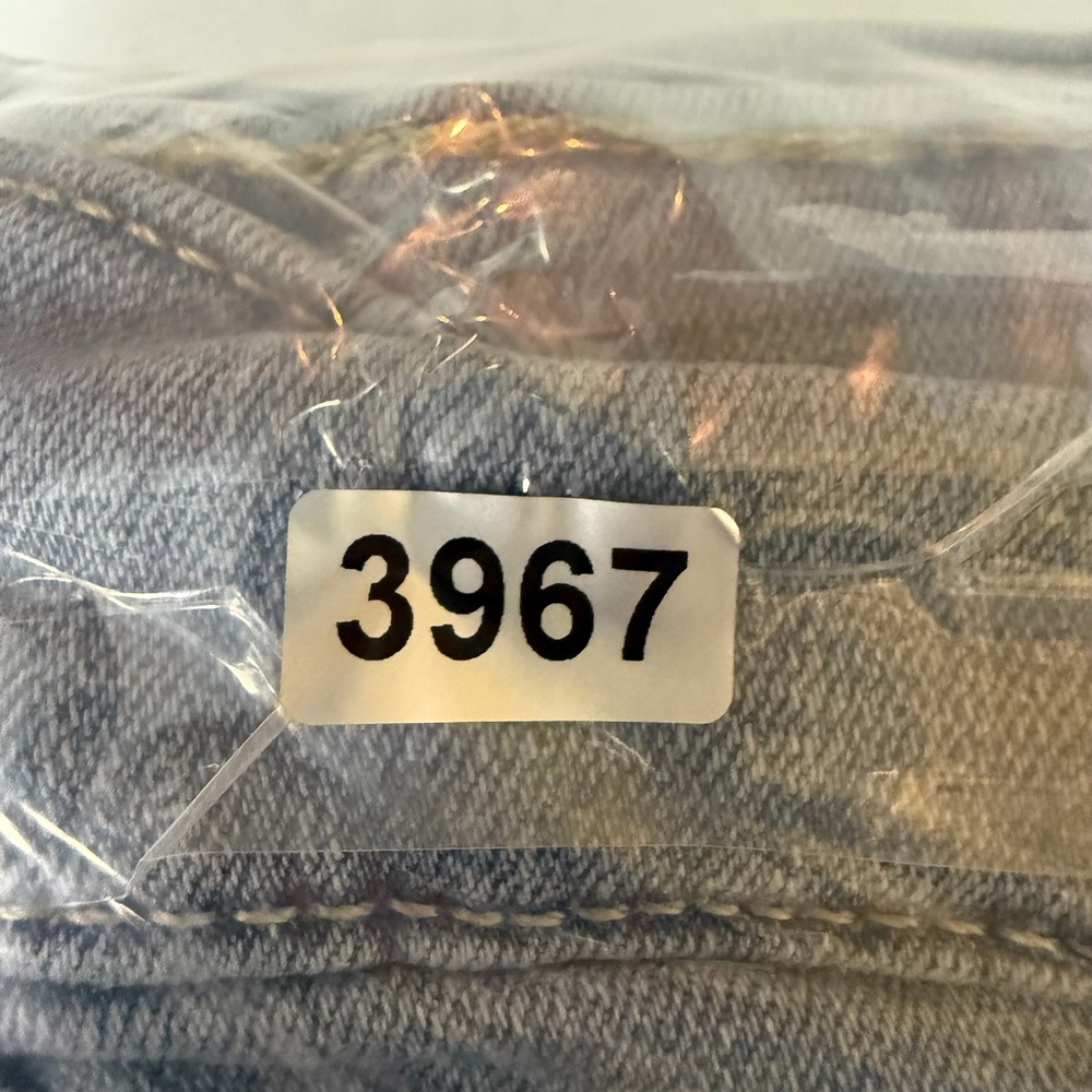 Levis Jeans Womens 33‎ Blue 311 Shaping Skinny Light Wash Stretch Measures 36x29 - Picture 16 of 16